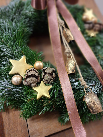 Kerst krans vers groen- 35 cm. - Bruin / Goud