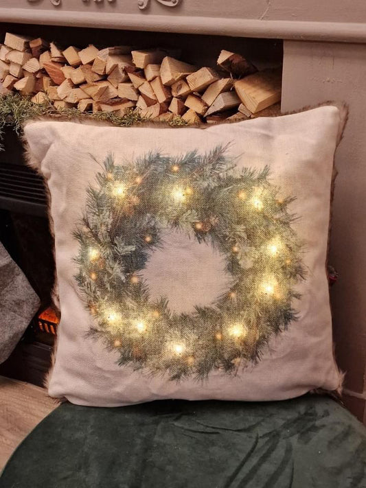 Kerstkrans kussen met verlichting- 45x45 cm.