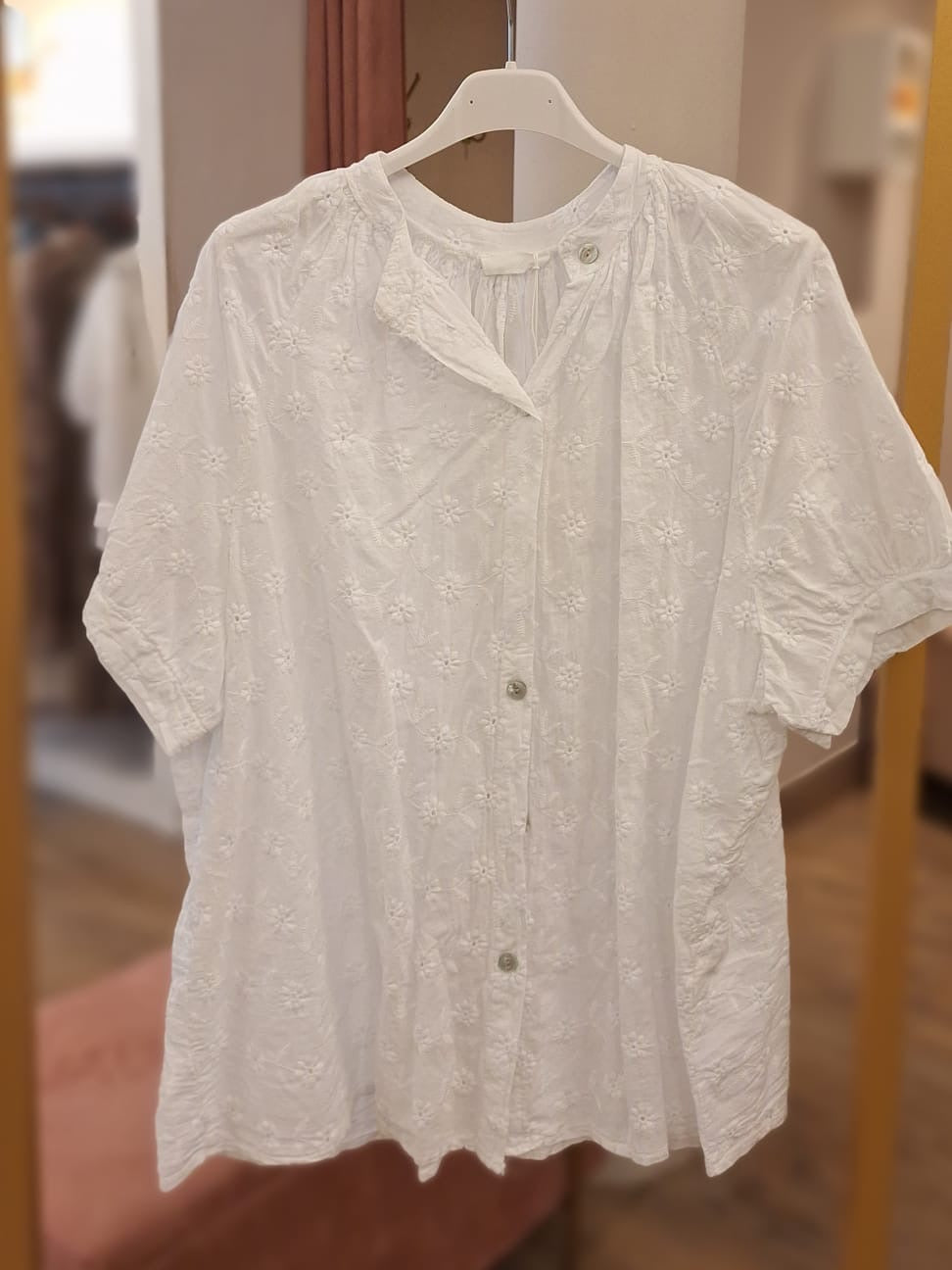 Karin blouse met 3-D bloem- White