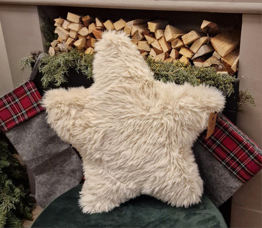 Fluffie ster vormig kussen- Creme 50x50 cm.