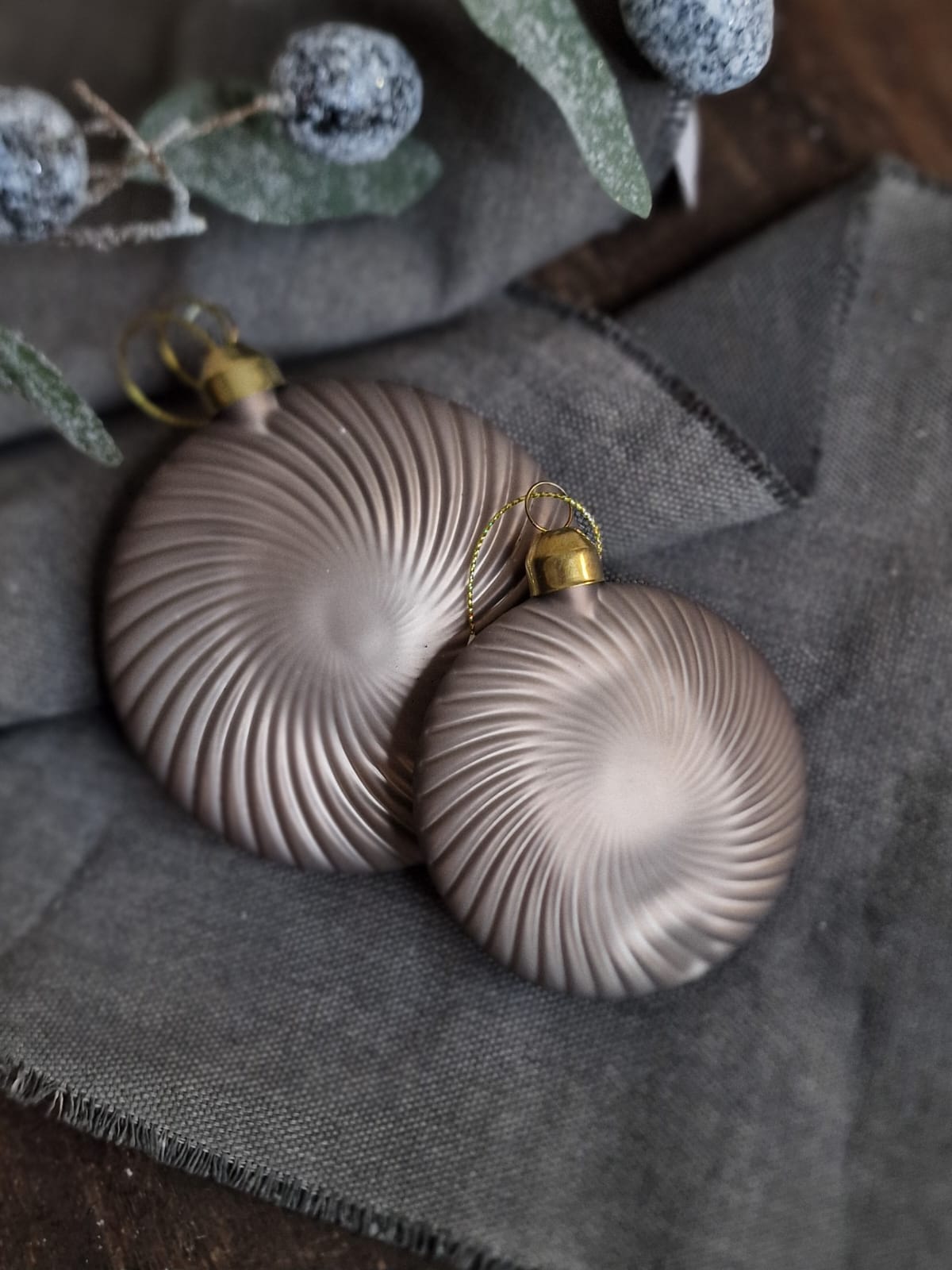 Ronde Kerst Ornament Taupe - 2 Formaten