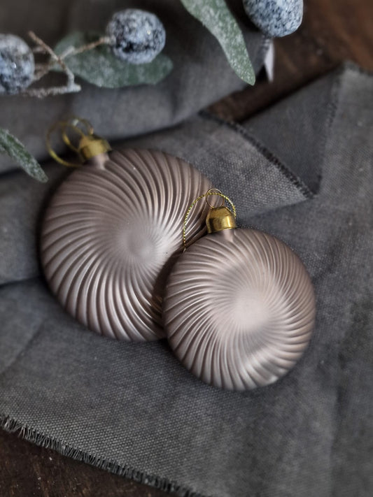Ronde Kerst Ornament Taupe - 2 Formaten
