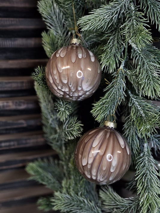 Kerstbal glad rond Ribes S l.bruin