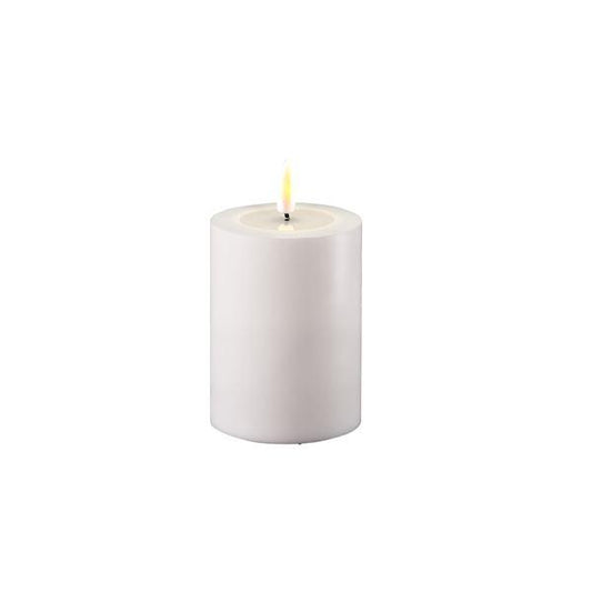 White LED candle  7,5 x 10 cm.