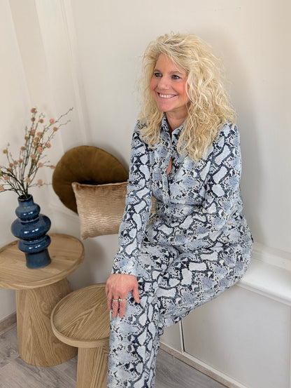 Mi Piace Karin blouse - Light blue/ Dark blue snake print