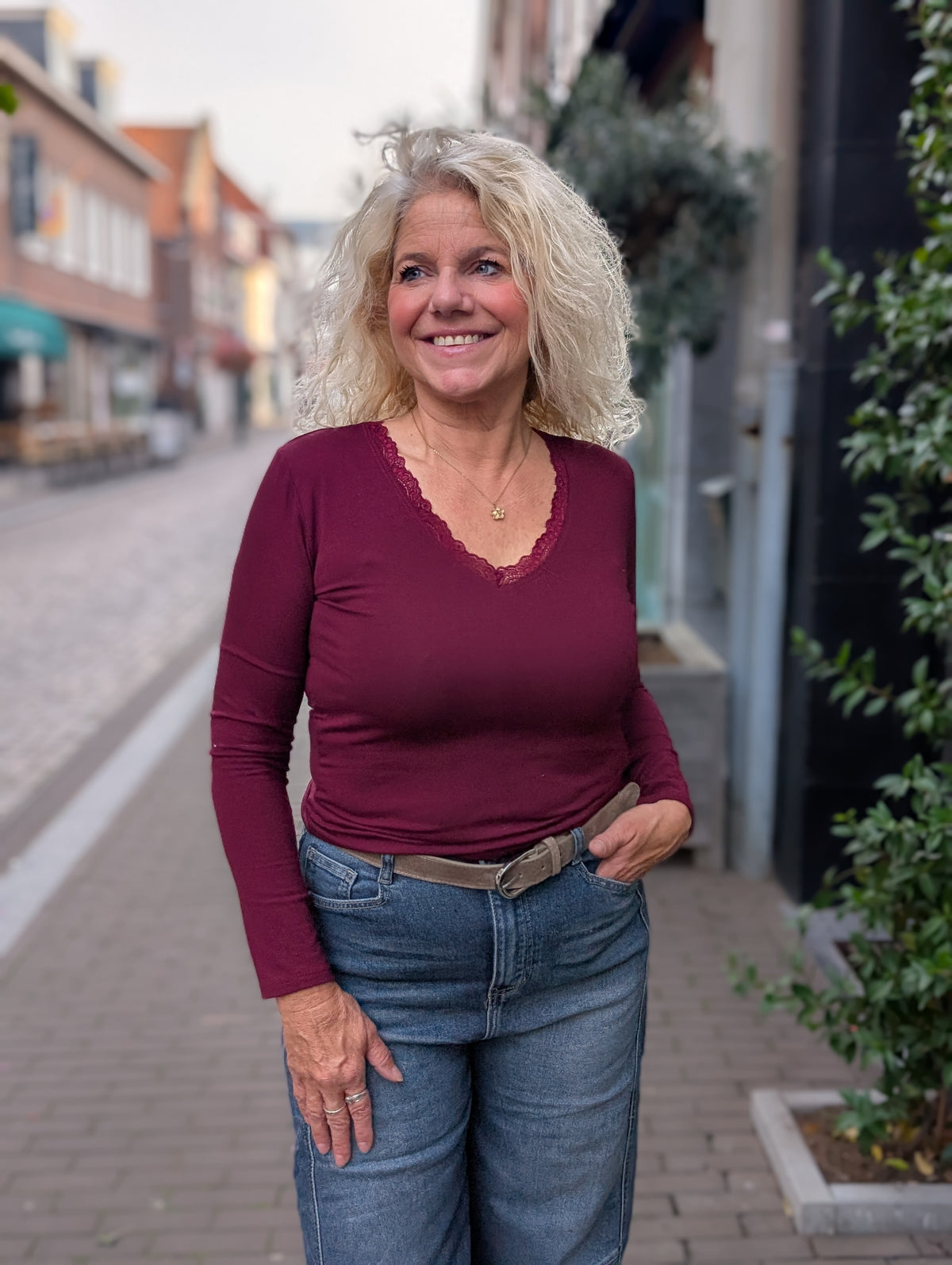 Minty basis shirt met v-hals en lange mouwen - Bordeaux rood