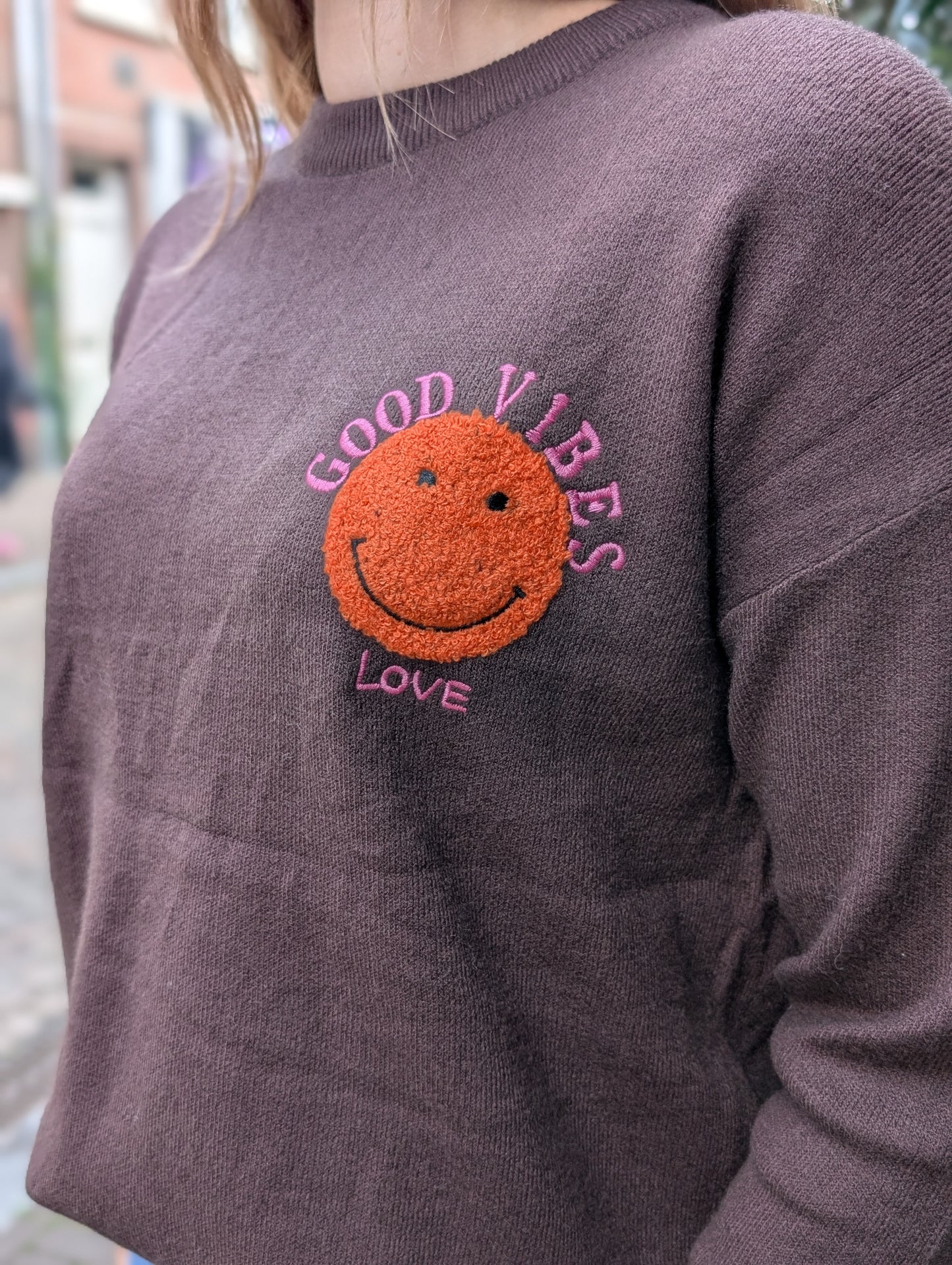 Good vibes smiley sweater - Bruin / roze / orange