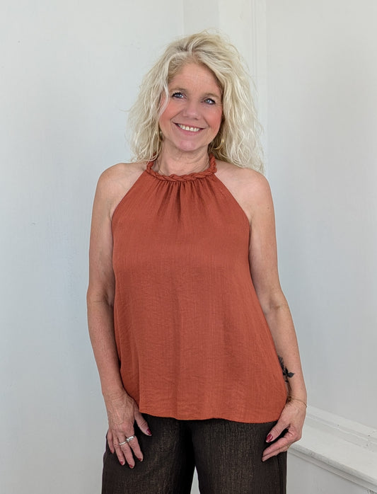 Gevlochten haltertop met open rug - Brique
