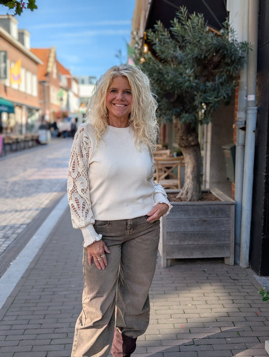 Loy trui met kanten mouw - Ecru