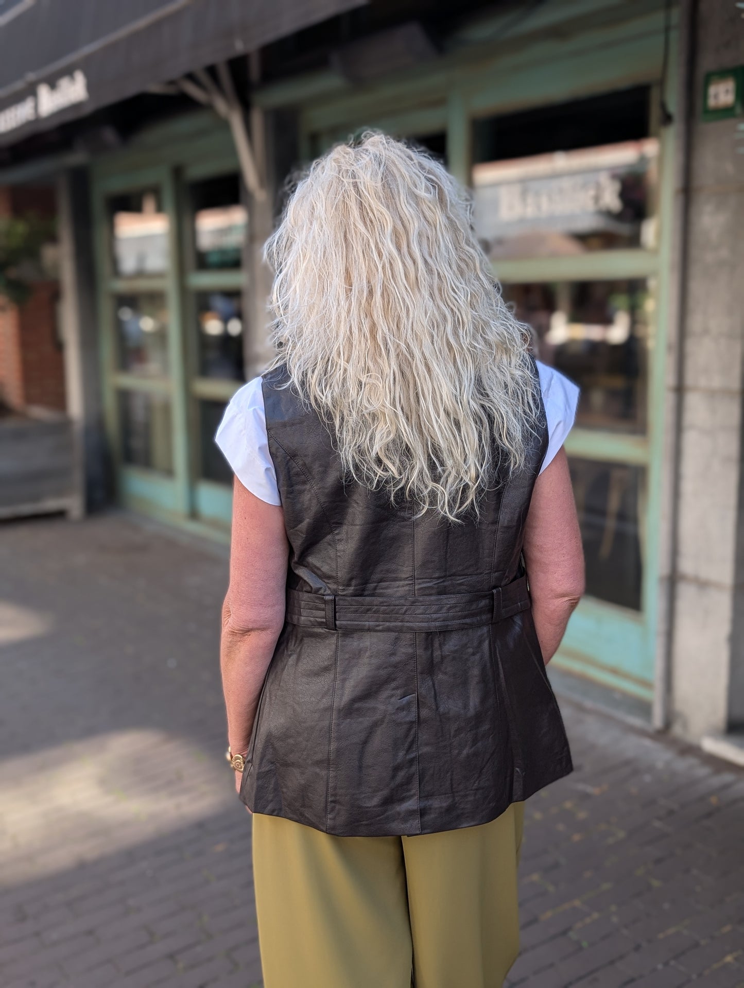 Faux leather gilet met riem - Donkerbruin