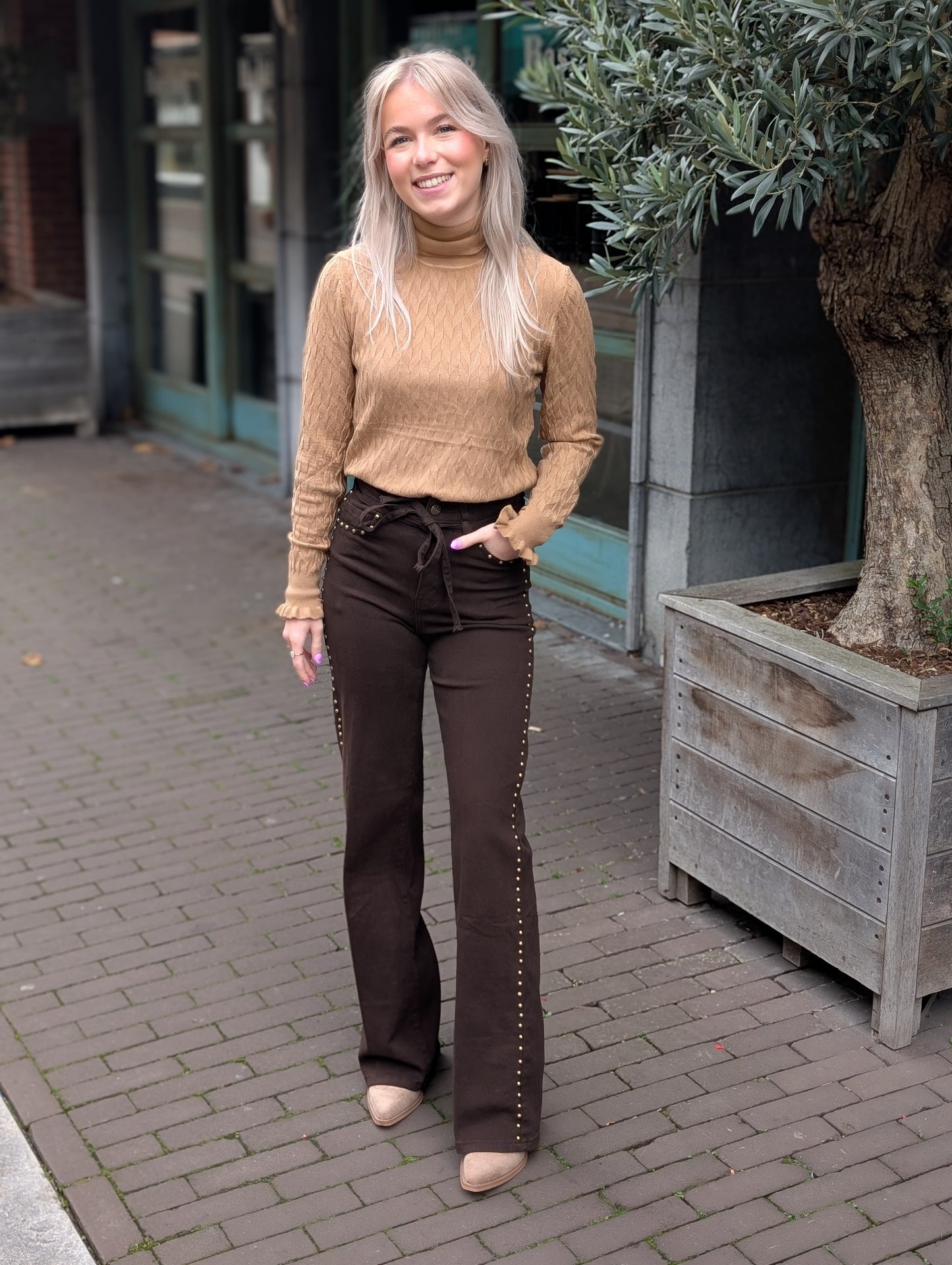 Kate denim wide leg met gouden studs - Bruin