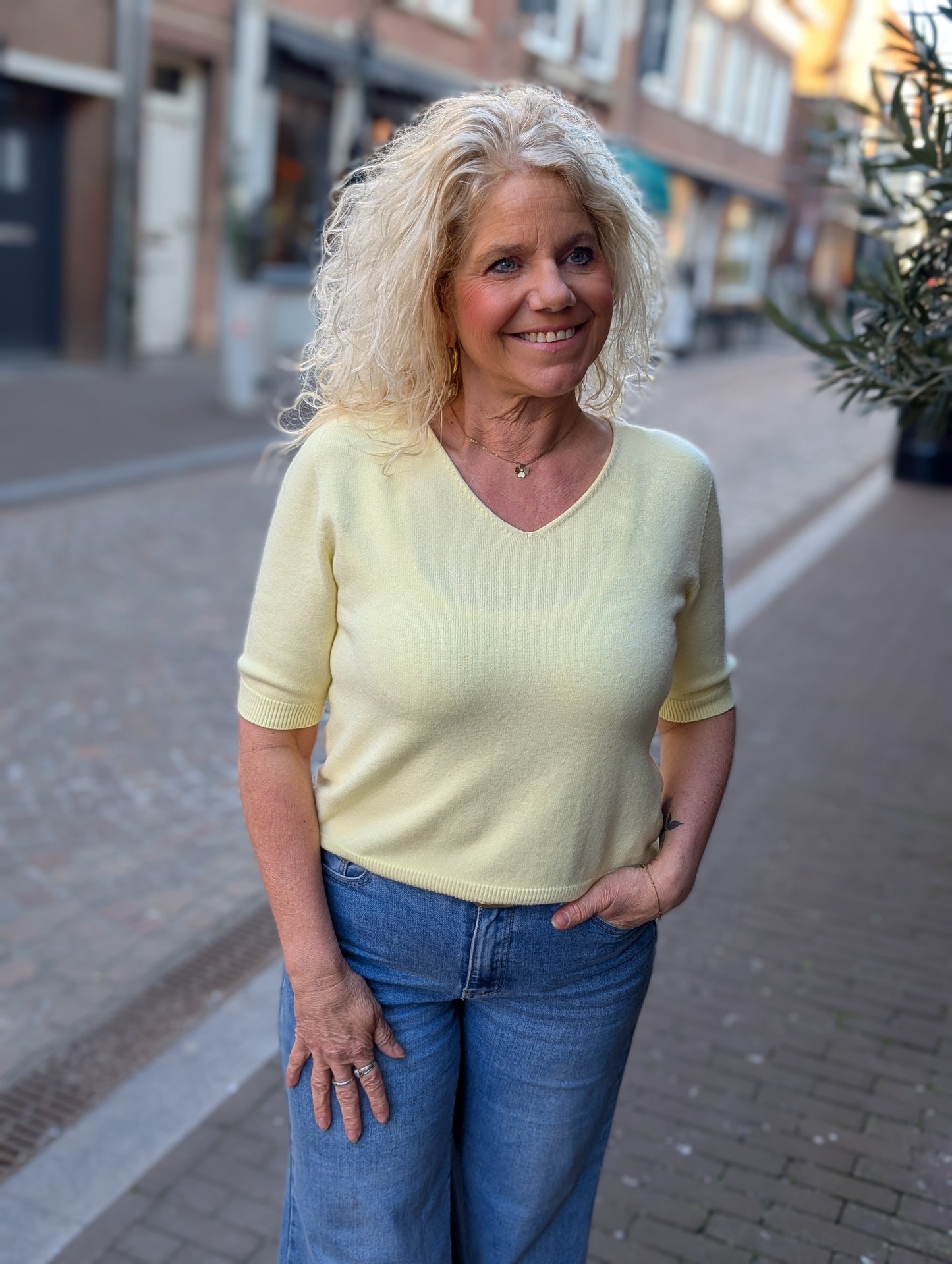 V-hals basis top Melodie - Geel