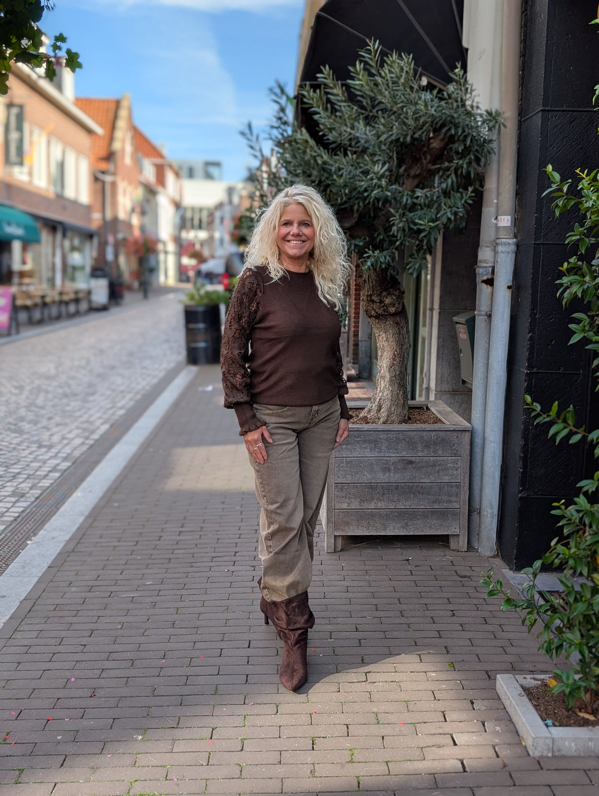 Loy trui met kanten mouw - Bruin