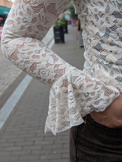 Barel kanten top met uitlopende mouw - Creme