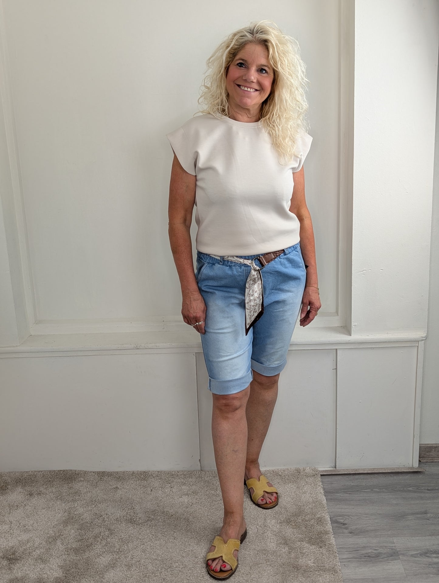 Karina jeans short met riem - Lightstone