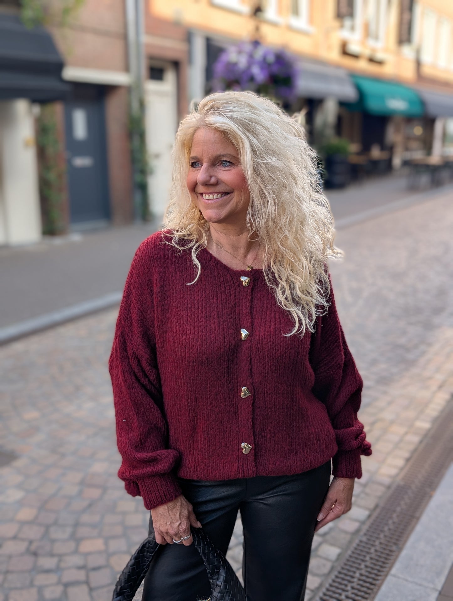 Hanny gebreid vest met hartjes knopen - Bordeaux rood