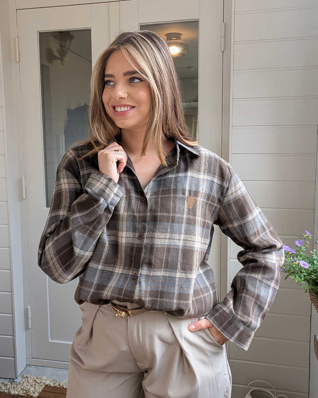 Ashley Geruite blouse met Hart Detail - Bruin