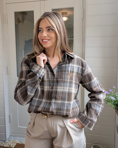 Ashley Geruite blouse met Hart Detail - Bruin