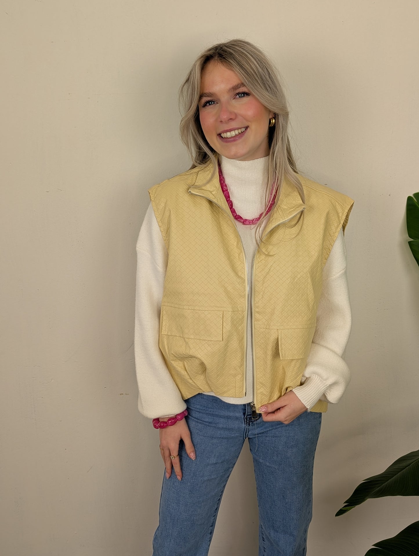 Weave gilet leather look - Geel