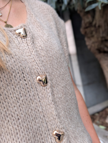 Amalia gebreid gilet met hartjes knopen - Taupe