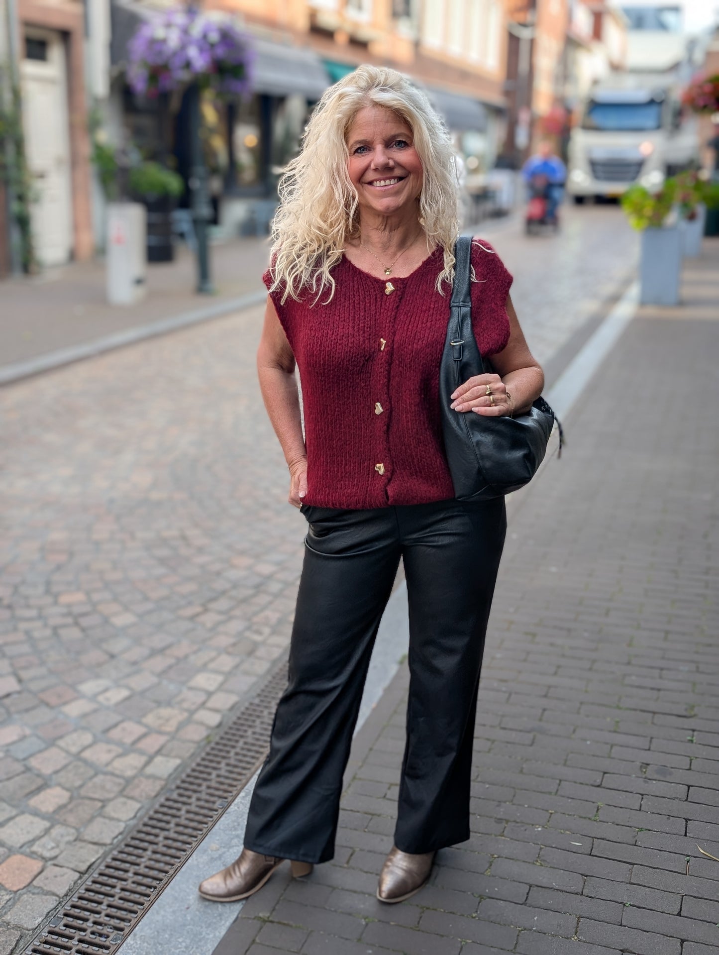 Amalia gebreid gilet met hartjes knopen - Bordeaux rood