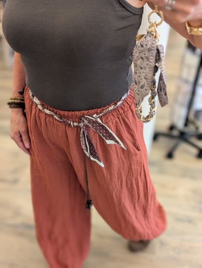 Print riem met sjaaltjes en kralen - Bruin / creme