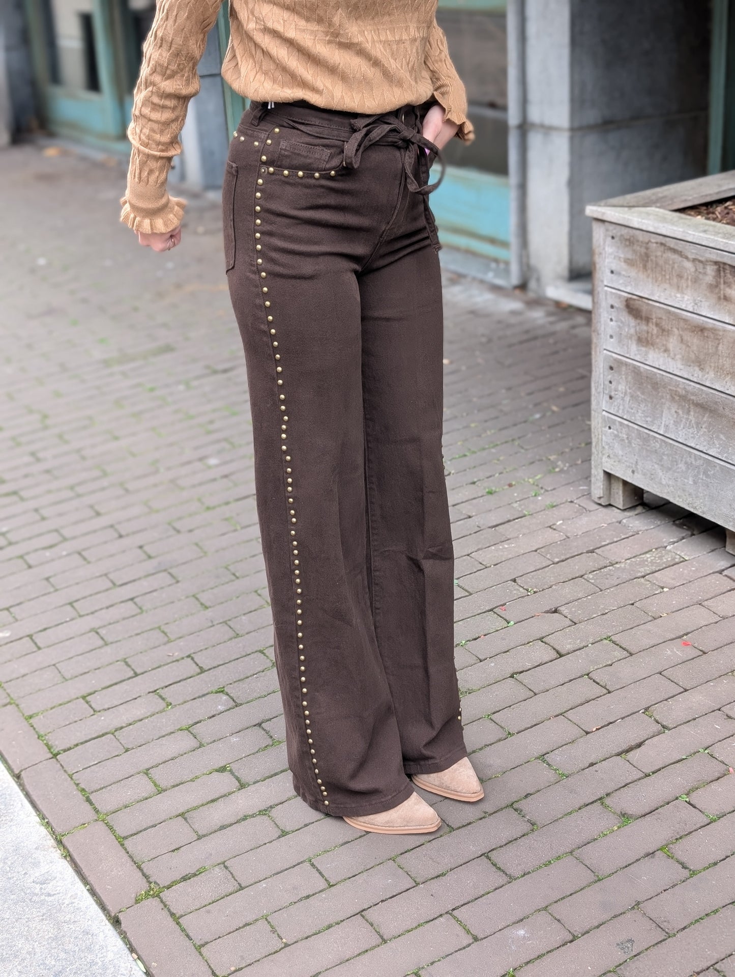 Kate denim wide leg met gouden studs - Bruin