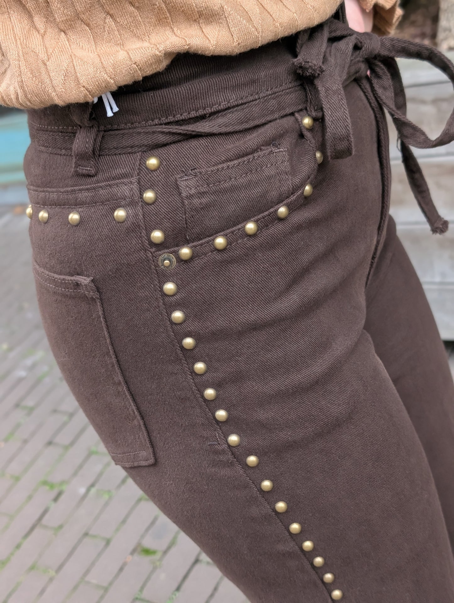 Kate denim wide leg met gouden studs - Bruin