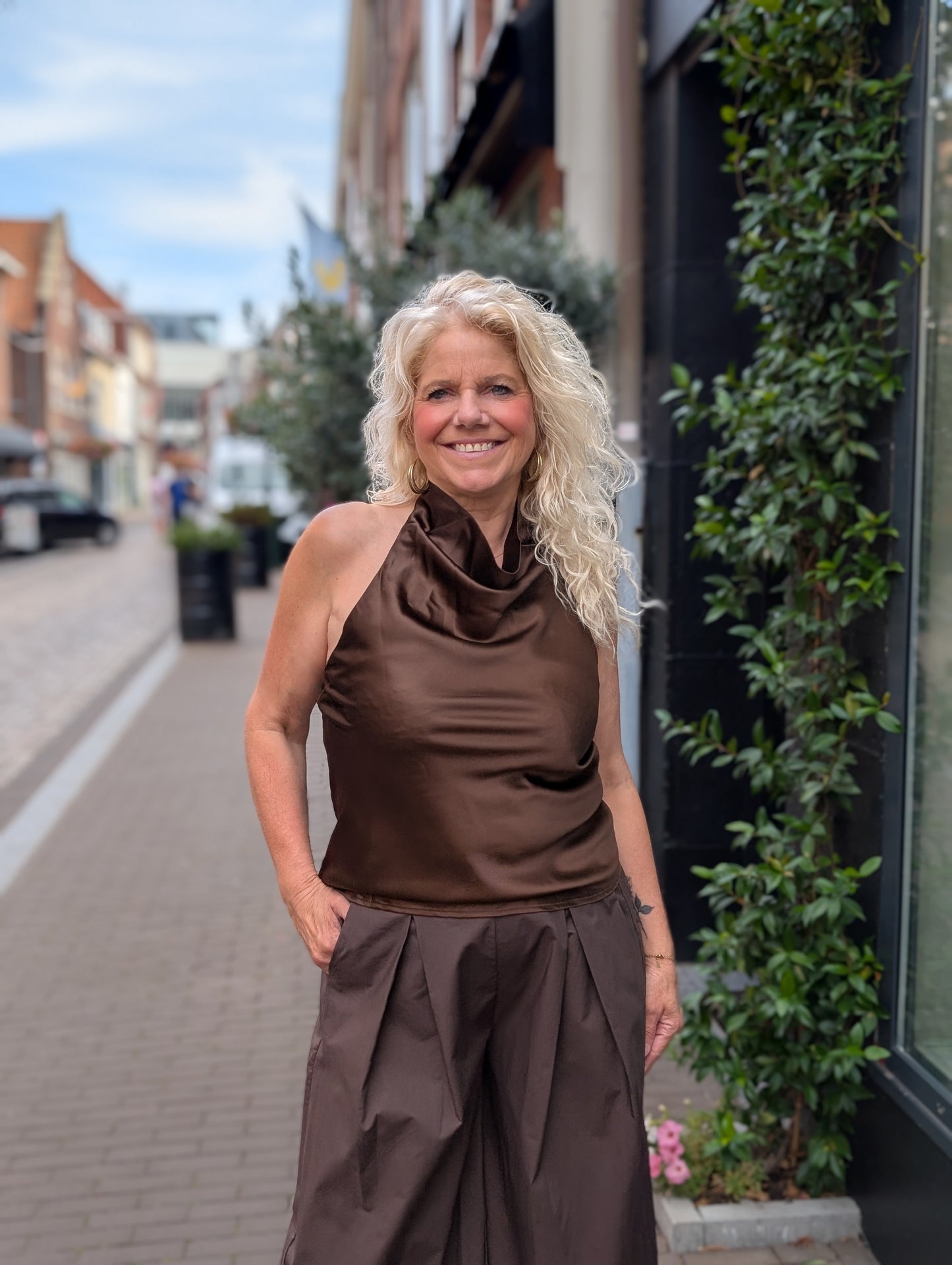 Silk top met openrug - Bruin