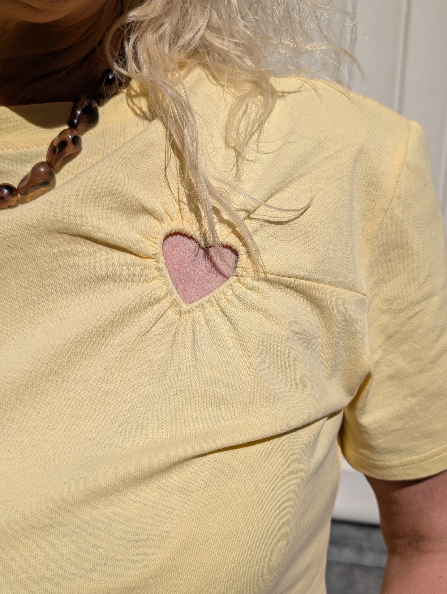 Daily shirt met opengewerkt hartje - Geel