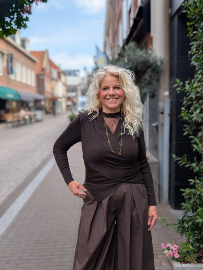 Lauri trui met kant - Bruin