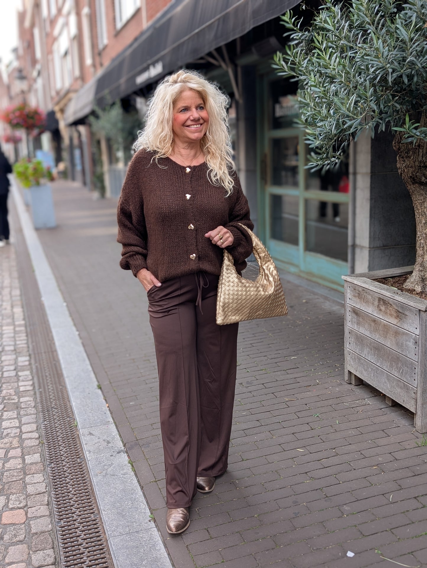Hanny gebreid vest met hartjes knopen - Donker bruin
