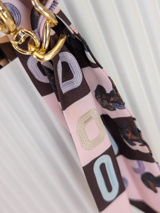 Telefoon koord met sjaal en teckel - Roze / taupe / goud