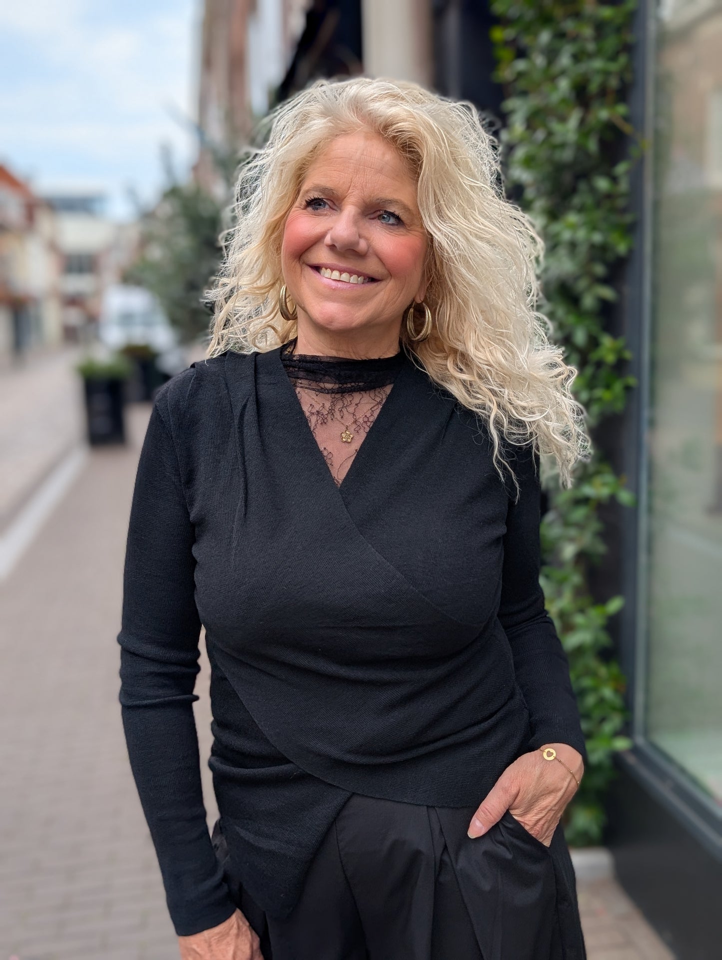 Lauri trui met kant - Zwart
