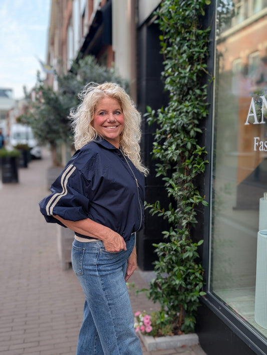 Jessy sportief jasje met strepen op de mouwen - Blauw / beige
