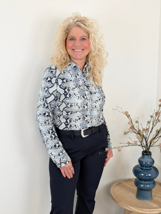 Mi Piace Karin blouse - Light blue/ Dark blue snake print