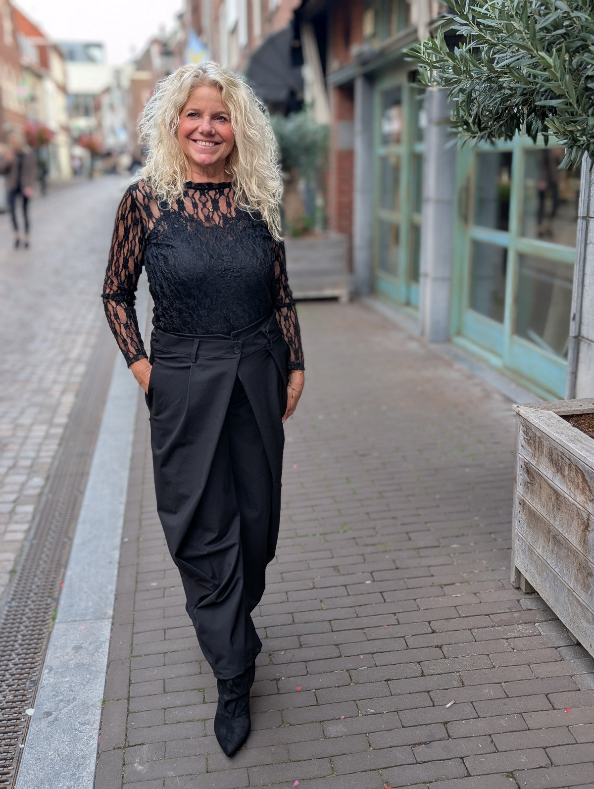 Zowi pantalon met overslagdetail - Zwart