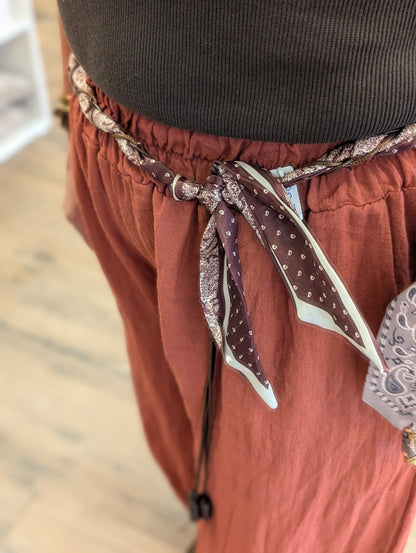 Print riem met sjaaltjes en kralen - Bruin / creme