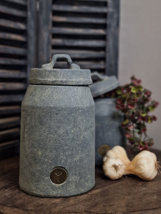 Brynxz Pot and Top Maj. Vintage L D.15 H.26