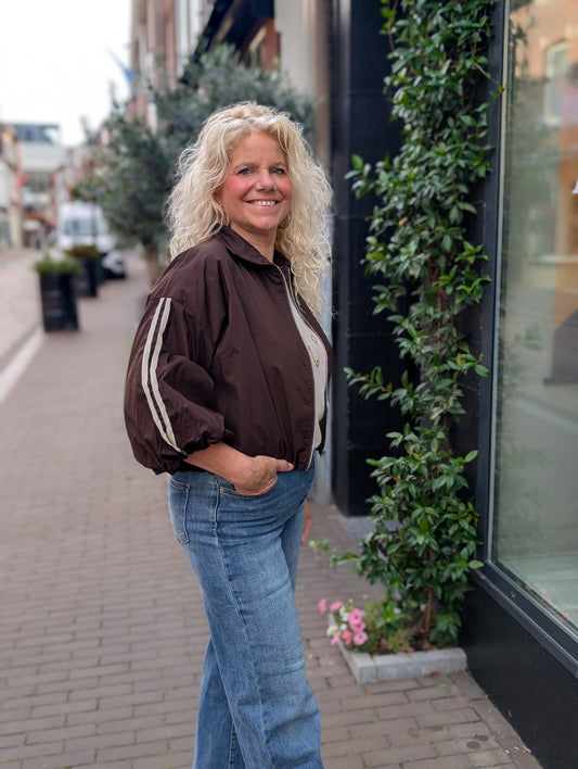Jessy sportief jasje met strepen op de mouwen - Bruin / beige
