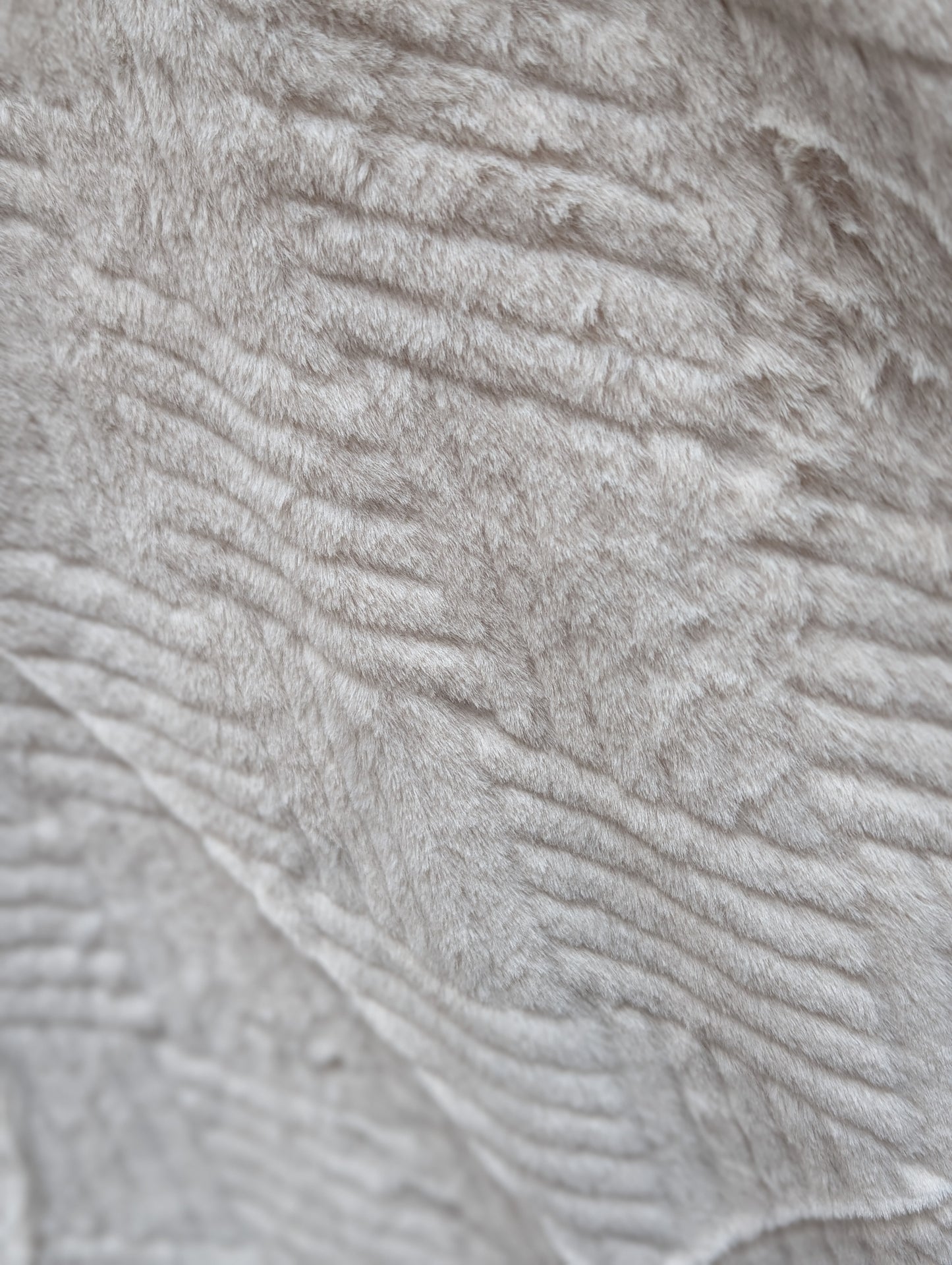 Fluffy punt sjaal met knoop - Ecru