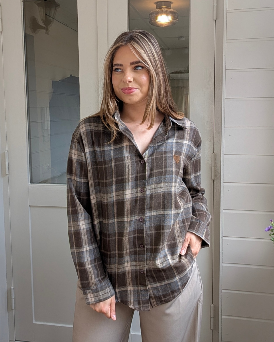 Ashley Geruite blouse met Hart Detail - Bruin