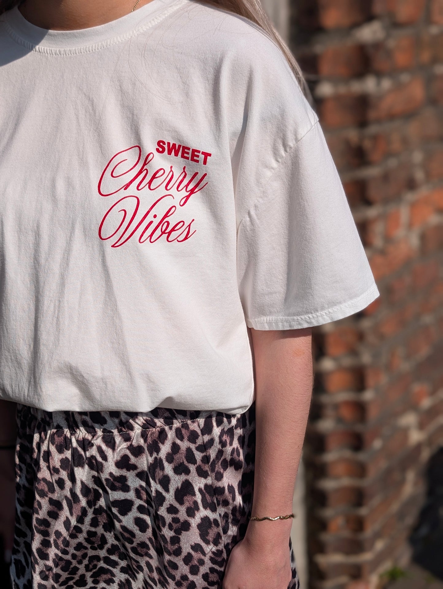 T-shirt Sweet Cherry Vibes – Disco Backprint
