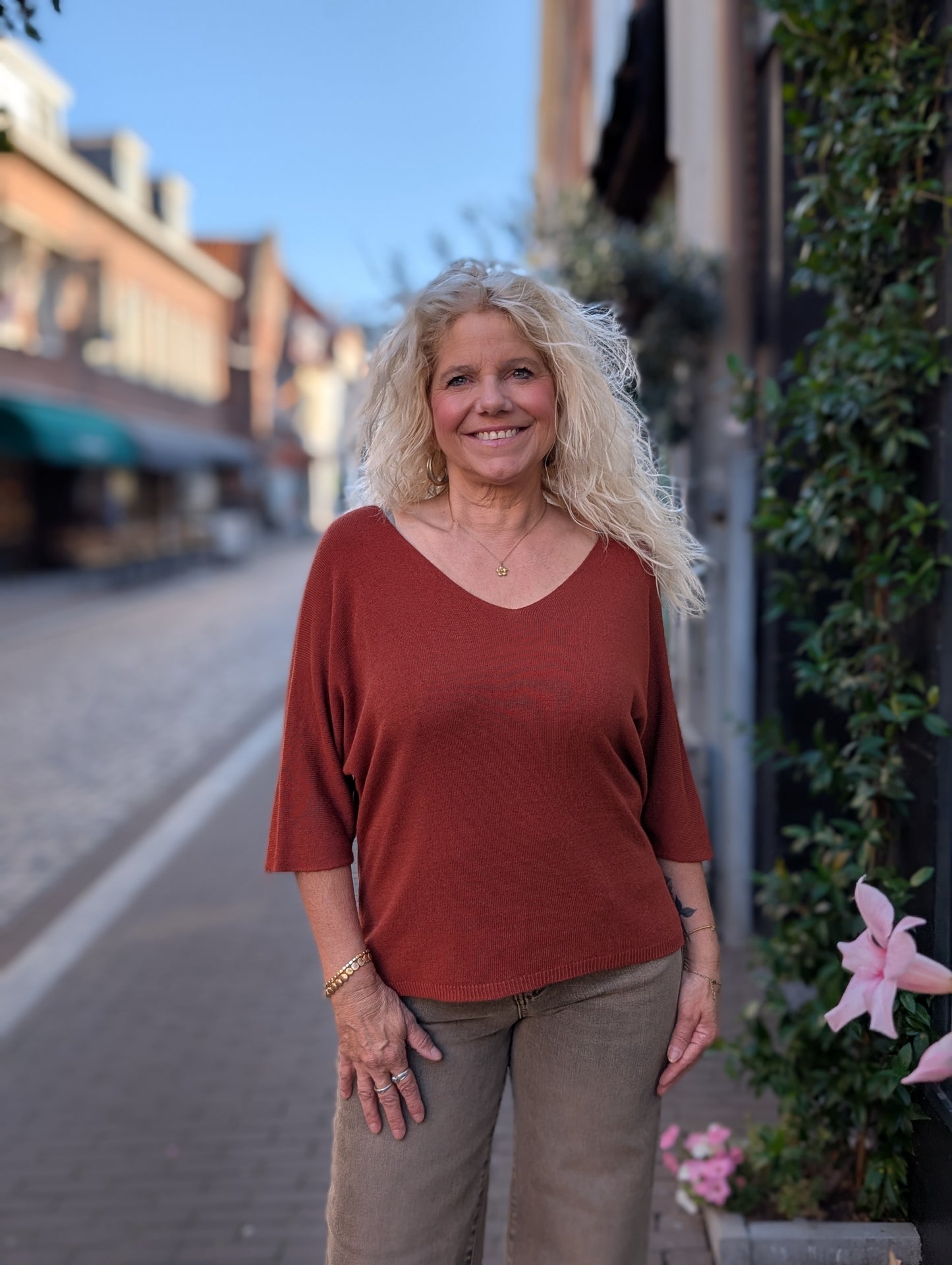 Sara shirt met v-hals - Brique