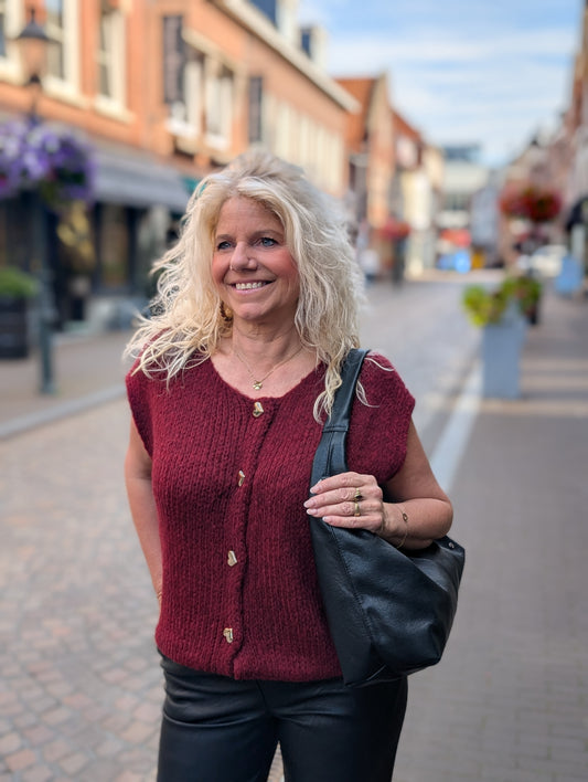 Amalia gebreid gilet met hartjes knopen - Bordeaux rood