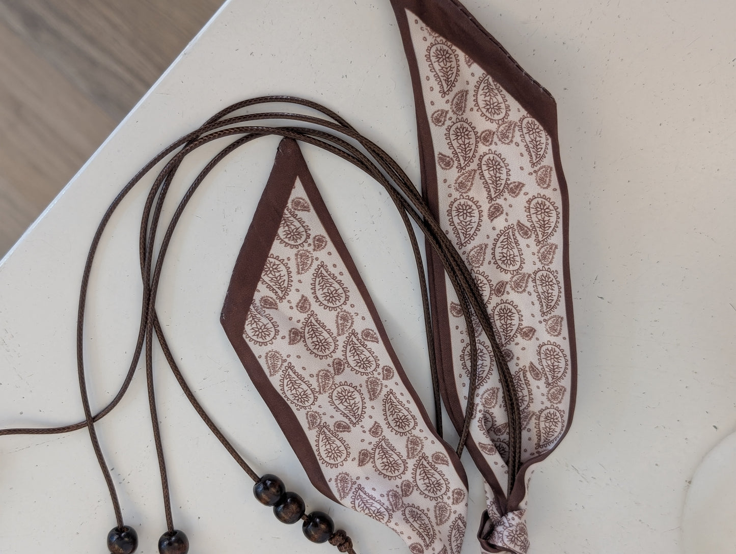 Print riem met sjaaltjes en kralen - Creme / bruin