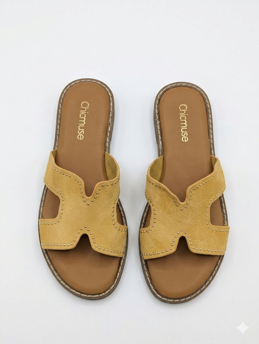Golden Hour' Suede Studded Slippers - Geel