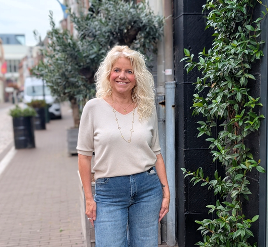 Mara shirt met v-hals - Beige