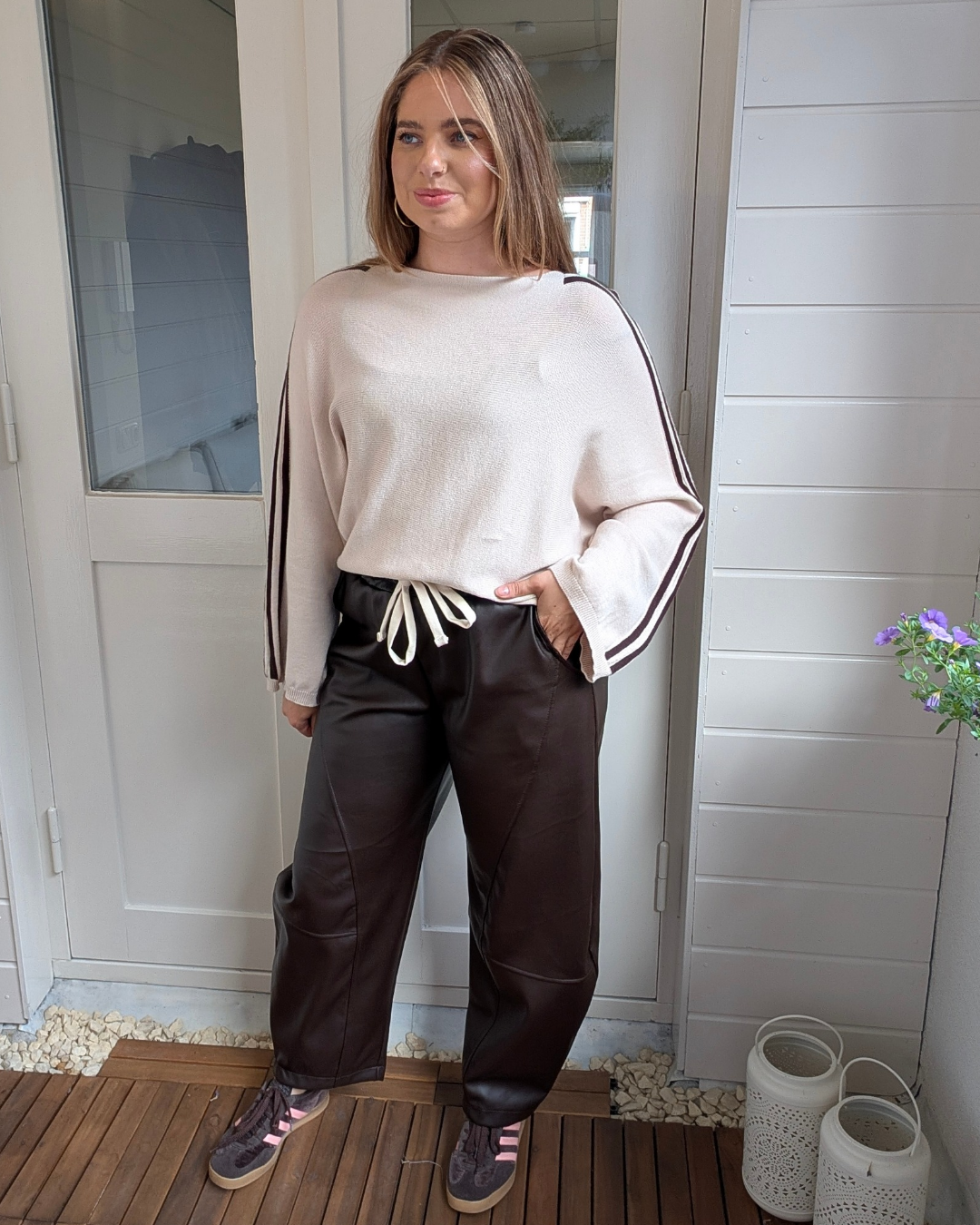 Karin Sweater met Streep Details - Ecru/Bruin
