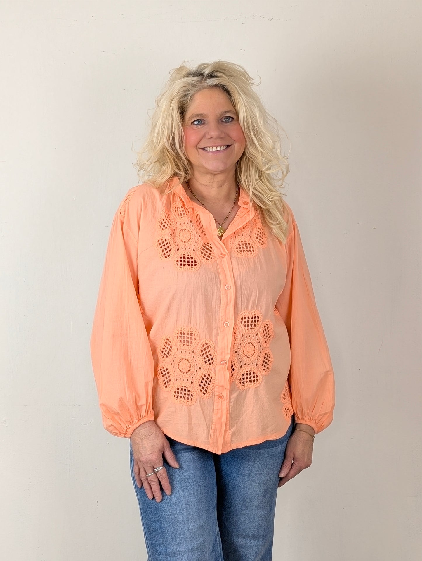 Yara blouse met opengewerkte bloemen  - Orange